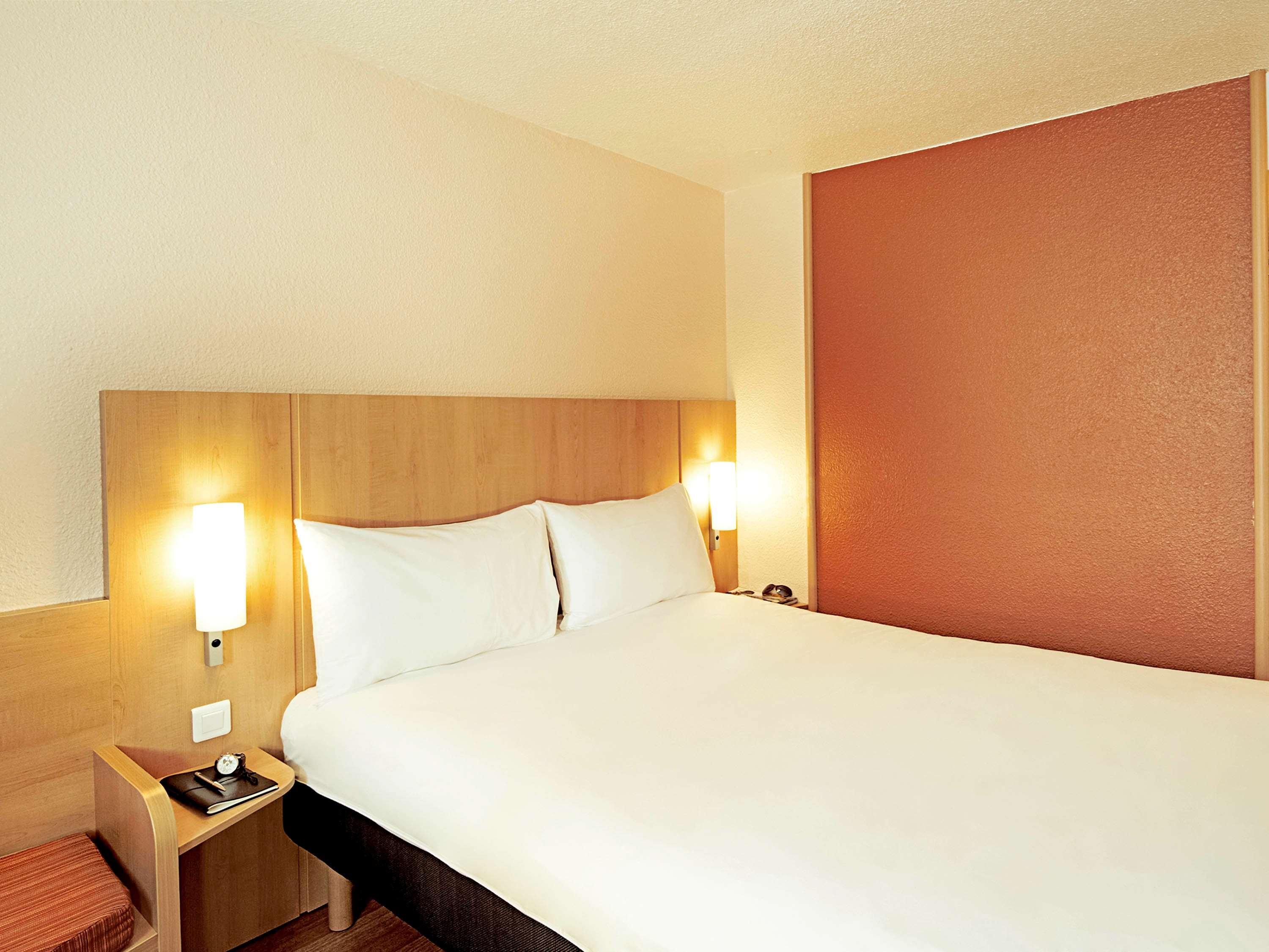 Ibis Lyon Est Chaponnay Hotel Exterior photo