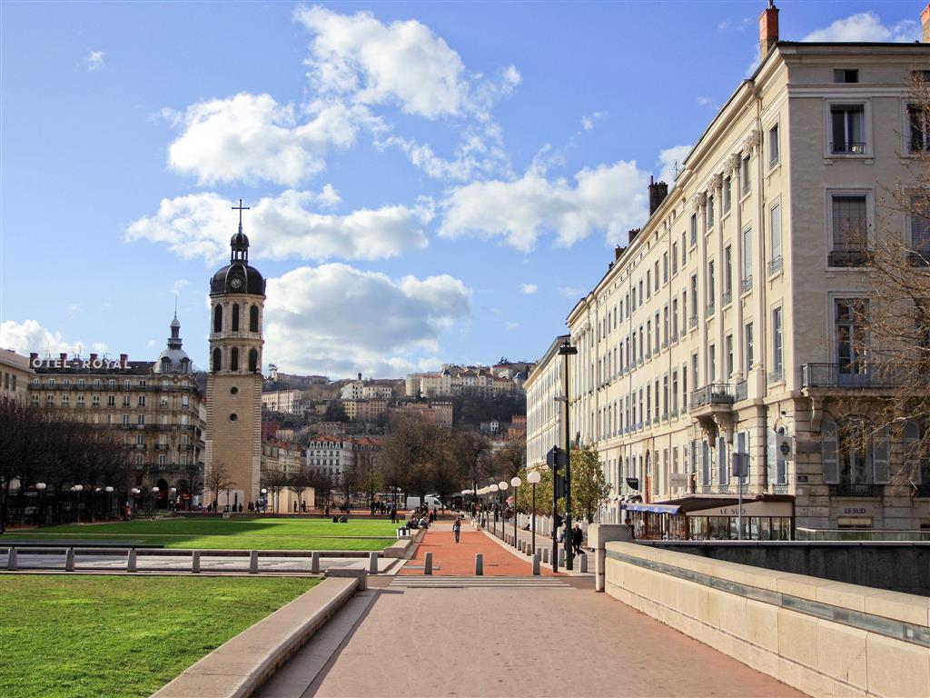 Ibis Lyon Est Chaponnay Hotel Exterior photo