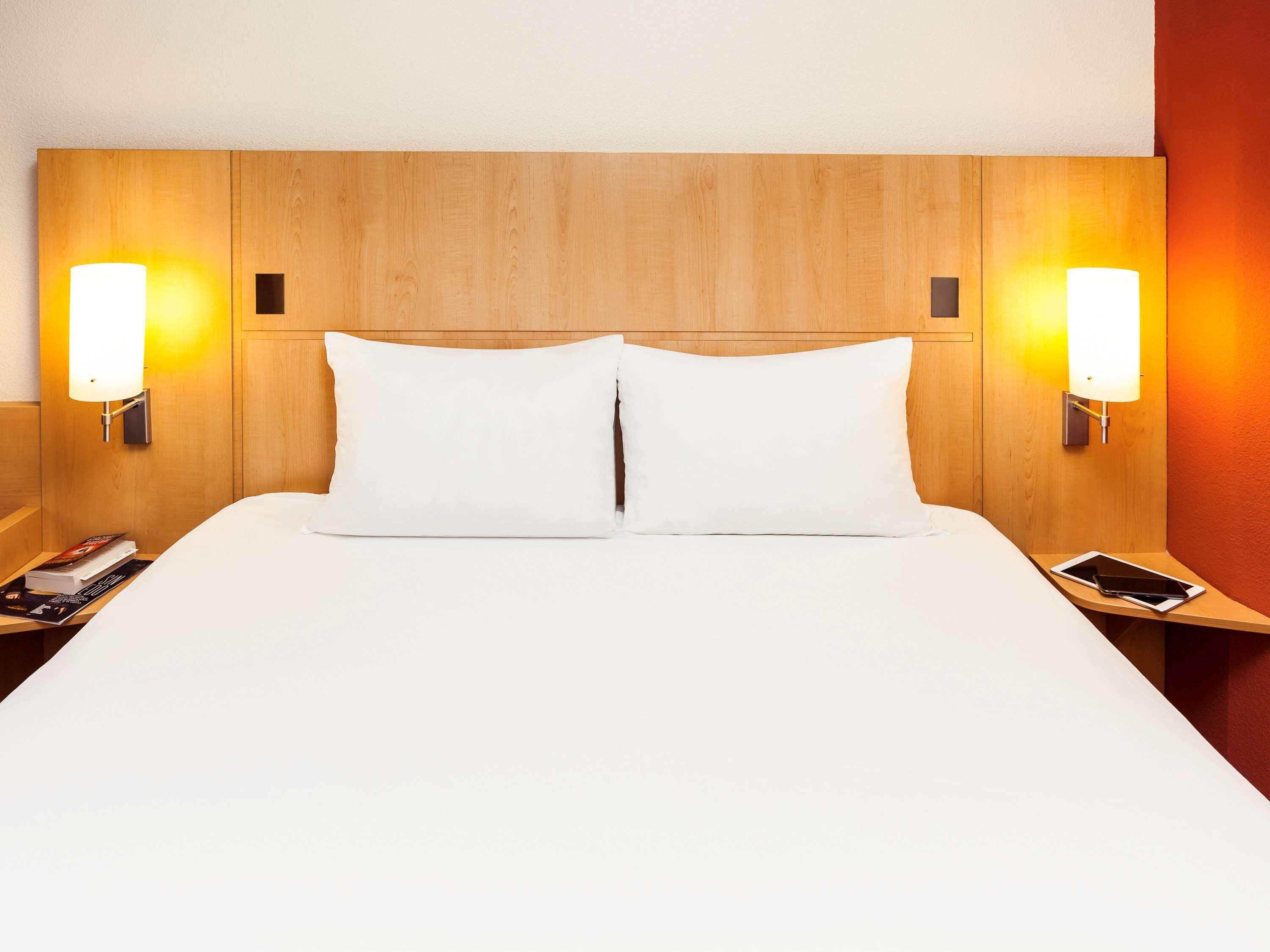 Ibis Lyon Est Chaponnay Hotel Exterior photo