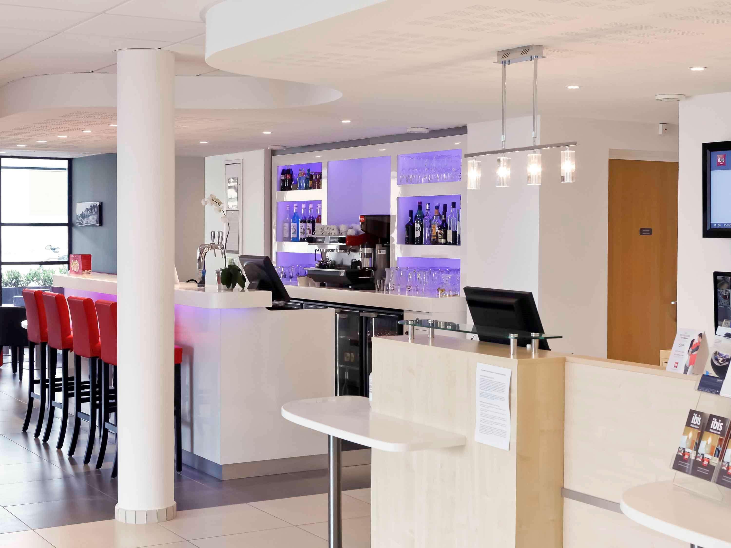 Ibis Lyon Est Chaponnay Hotel Exterior photo