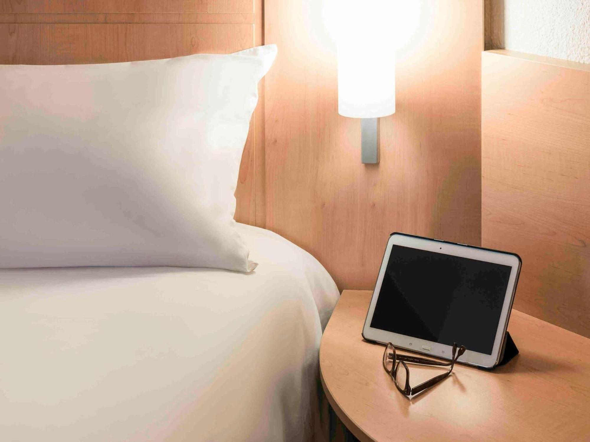 Ibis Lyon Est Chaponnay Hotel Exterior photo