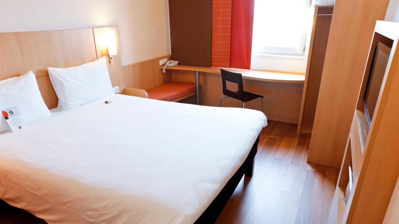 Ibis Lyon Est Chaponnay Hotel Exterior photo